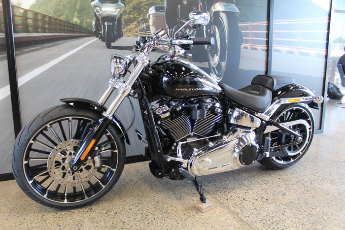 2025 Harley-davidson FXBR BREAKOUT (117) VIVID BLACK