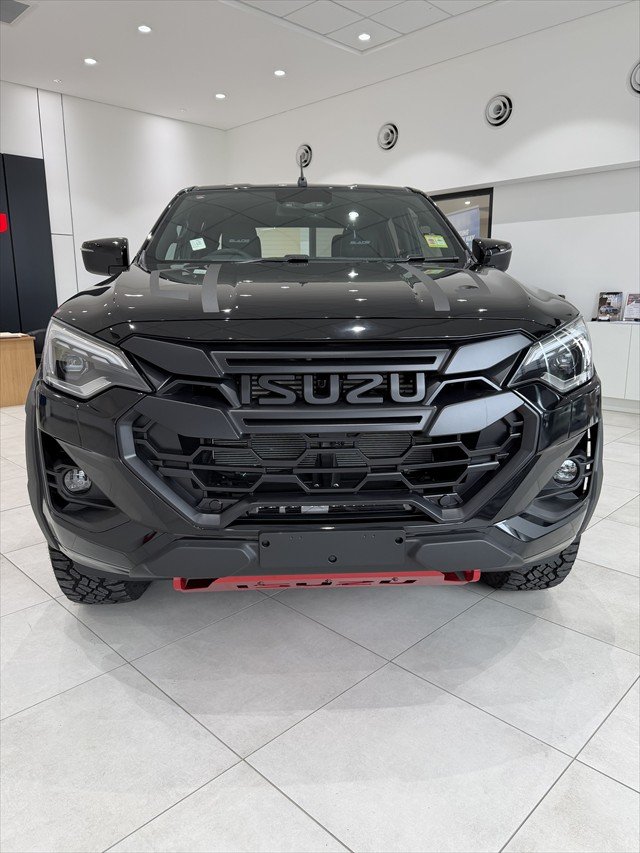 2025 Isuzu D-MAX BLADE