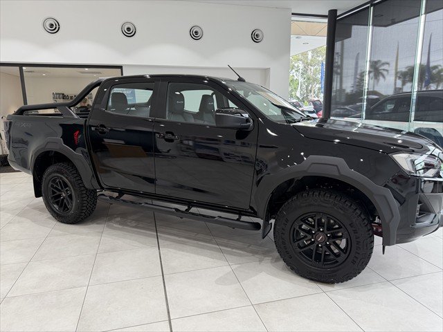 2025 Isuzu D-MAX BLADE