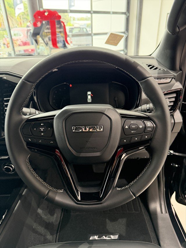 2025 Isuzu D-MAX BLADE