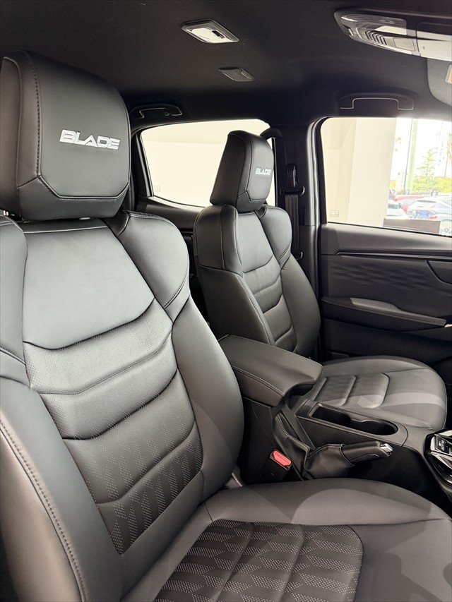 2025 Isuzu D-MAX BLADE