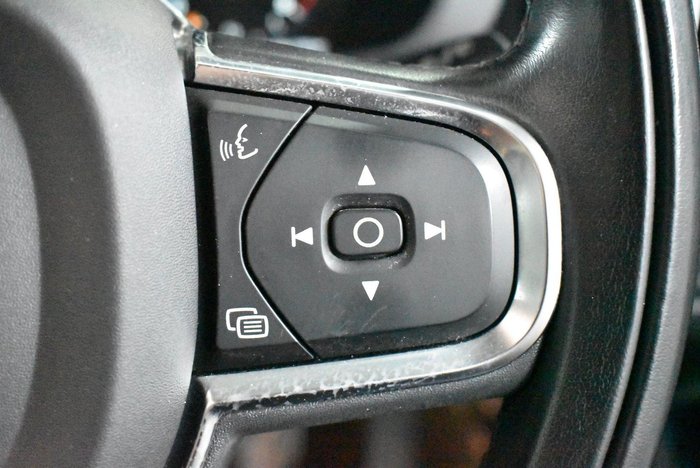 2020 Volvo XC60 T5 Momentum