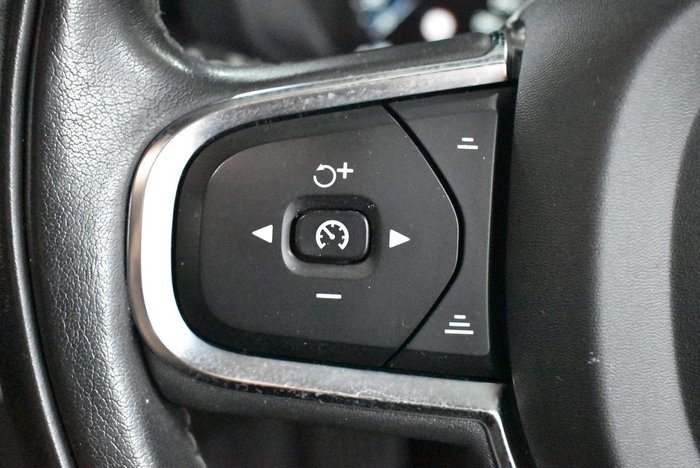 2020 Volvo XC60 T5 Momentum