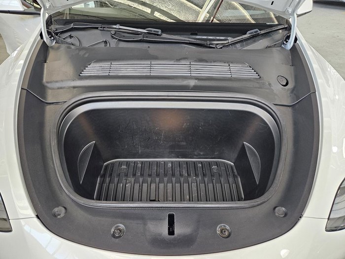 2023 Tesla Model Y Rear-Wheel Drive