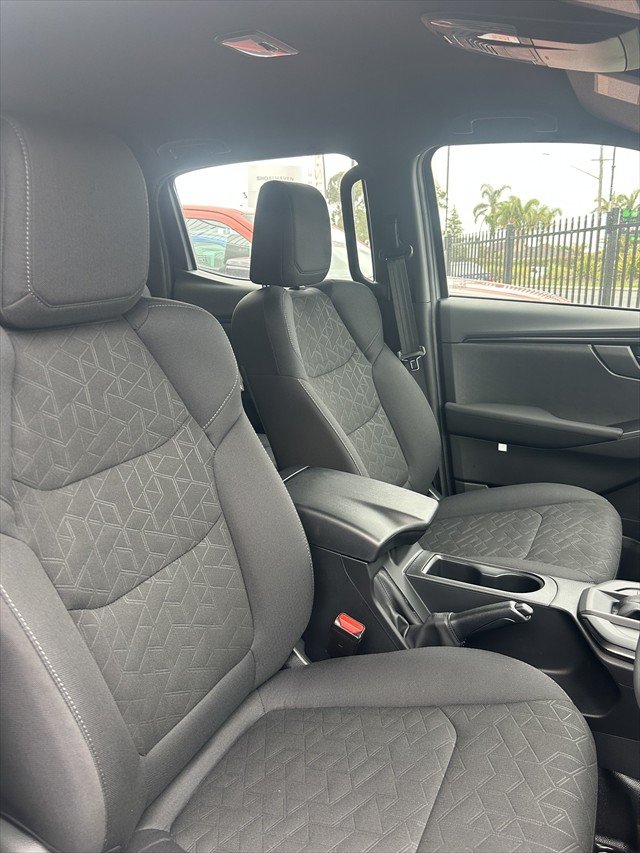 2025 Isuzu D-MAX X-RIDER