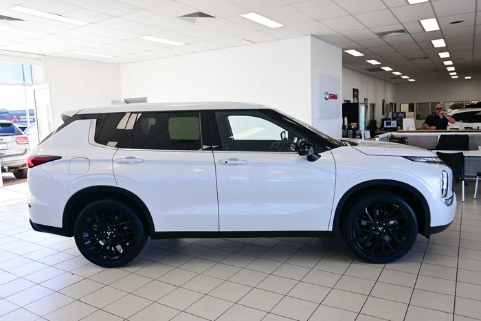 2023 Mitsubishi Outlander LS Black Edition