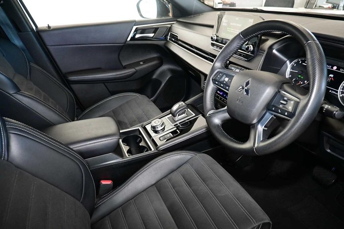 2023 Mitsubishi Outlander LS Black Edition