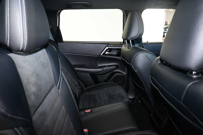 2023 Mitsubishi Outlander LS Black Edition