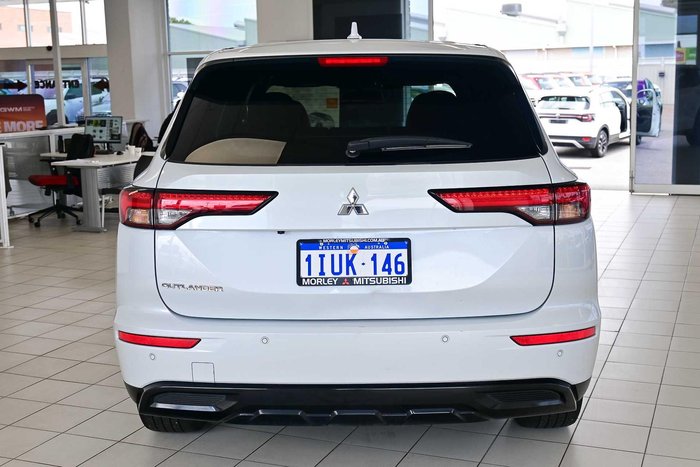 2023 Mitsubishi Outlander LS Black Edition