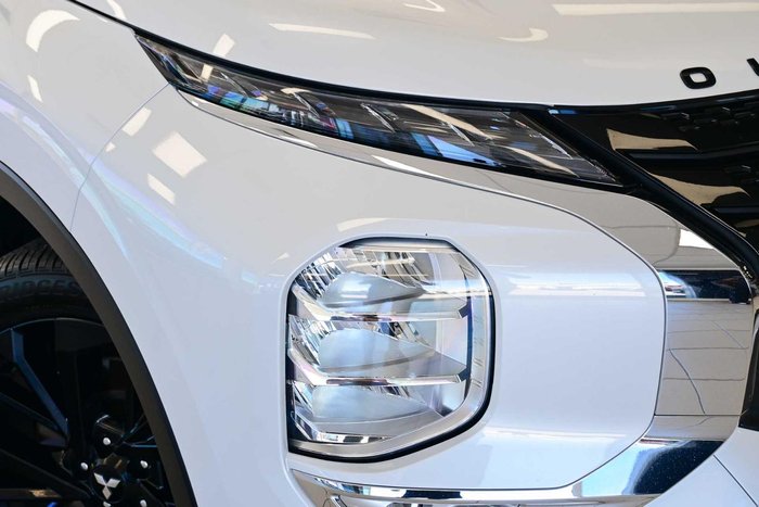 2023 Mitsubishi Outlander LS Black Edition