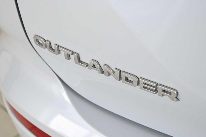 2023 Mitsubishi Outlander LS Black Edition