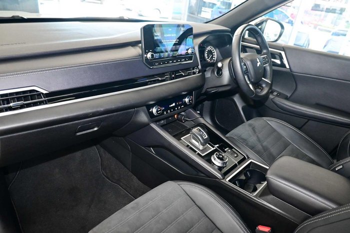 2023 Mitsubishi Outlander LS Black Edition