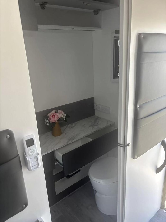 2024 New Age Caravans My24 New Age Manta Ray Mr18er Expedition