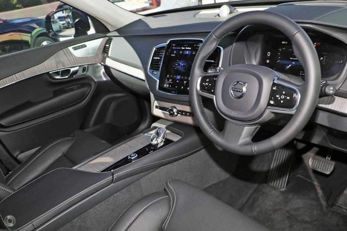 2023 Volvo XC90 Recharge Ultimate T8 Plug-In Hybrid