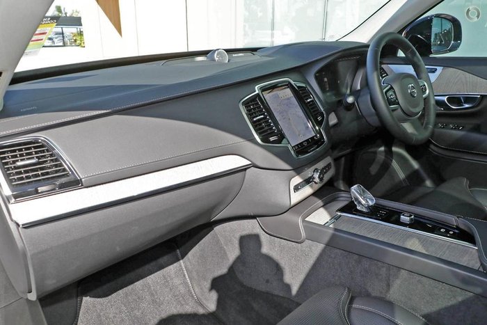 2023 Volvo XC90 Recharge Ultimate T8 Plug-In Hybrid