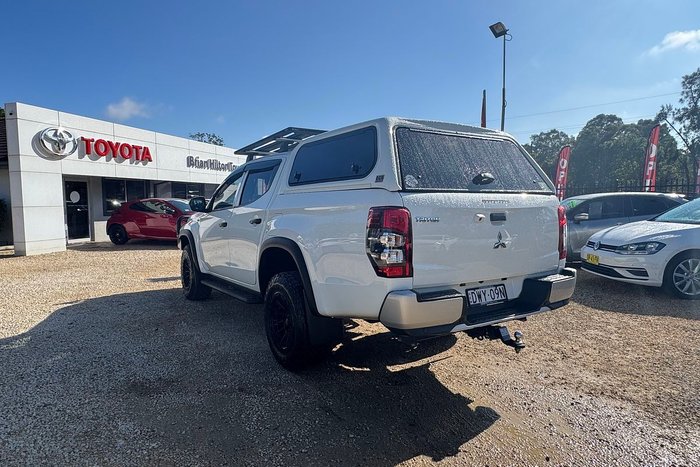 2022 Mitsubishi Triton GLX