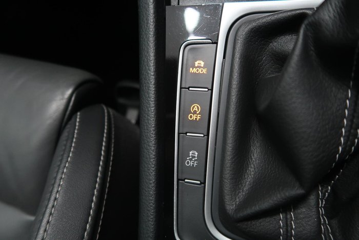 2015 Volkswagen Golf R Wolfsburg Edition