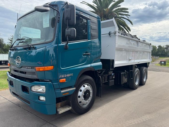 2017 UD Condor PW 24 280 BLUE