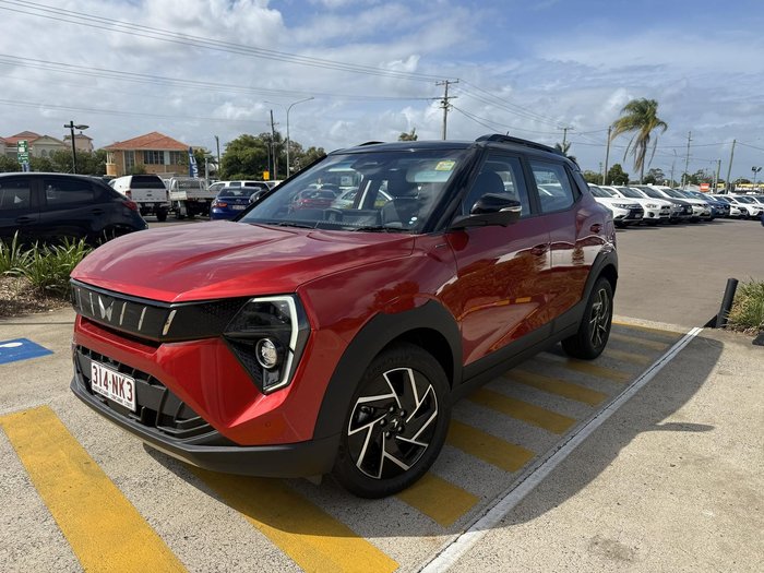 2025 Mahindra XUV3XO AX7L Tango Red & Stealth Black Roof