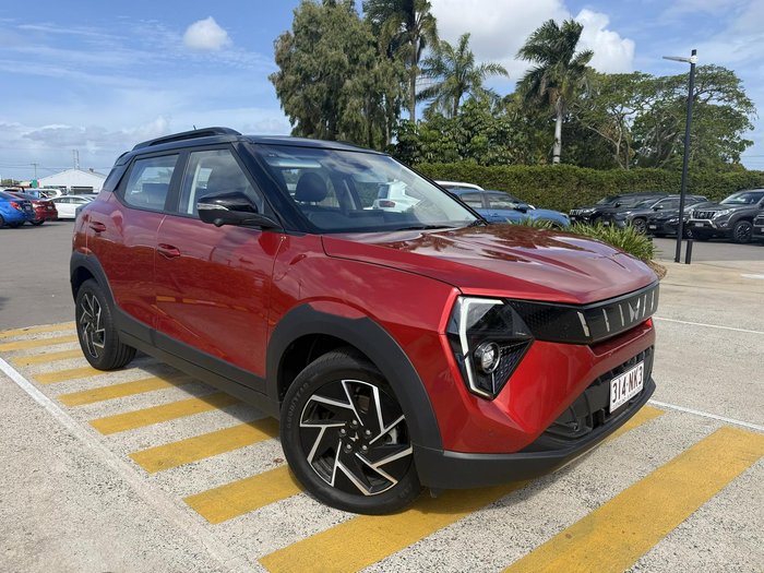 2025 Mahindra XUV3XO AX7L Tango Red & Stealth Black Roof
