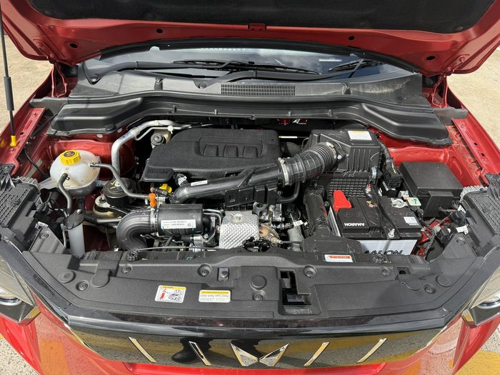 2025 Mahindra XUV3XO AX7L Tango Red & Stealth Black Roof