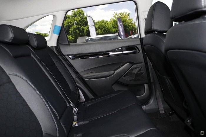 2025 Kia Seltos GT-Line SP2 PE MY26 AWD Clear White with Fusion Black Roof