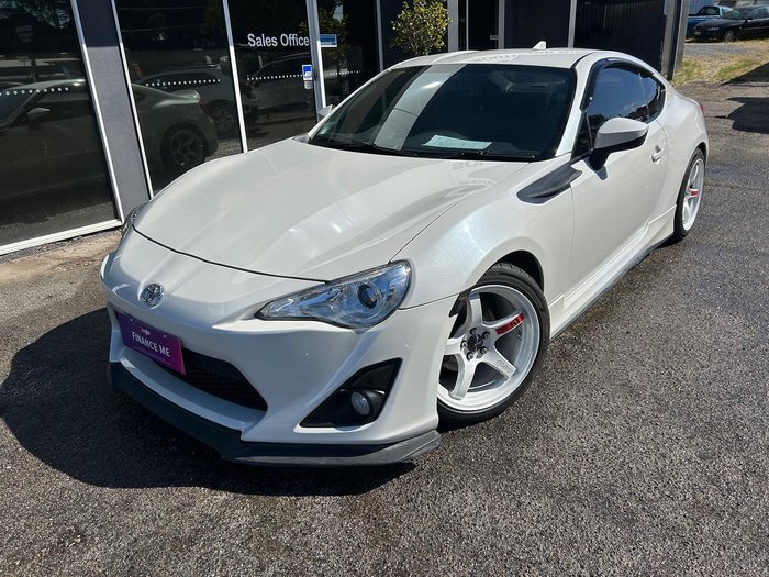 2014 Toyota 86 GT ZN6 MY15 White Liquid