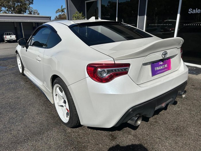 2014 Toyota 86 GT ZN6 MY15 White Liquid