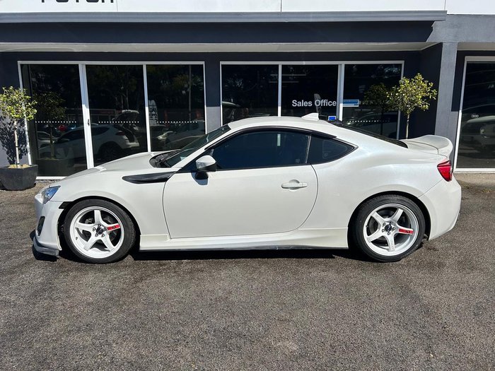 2014 Toyota 86 GT ZN6 MY15 White Liquid