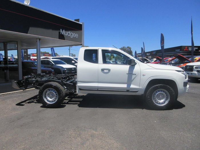 2025 Mitsubishi Triton GLX