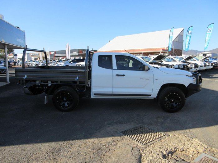 2025 Mitsubishi Triton GLX