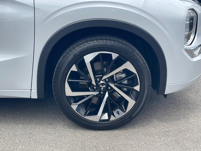 2024 Mitsubishi Outlander Exceed