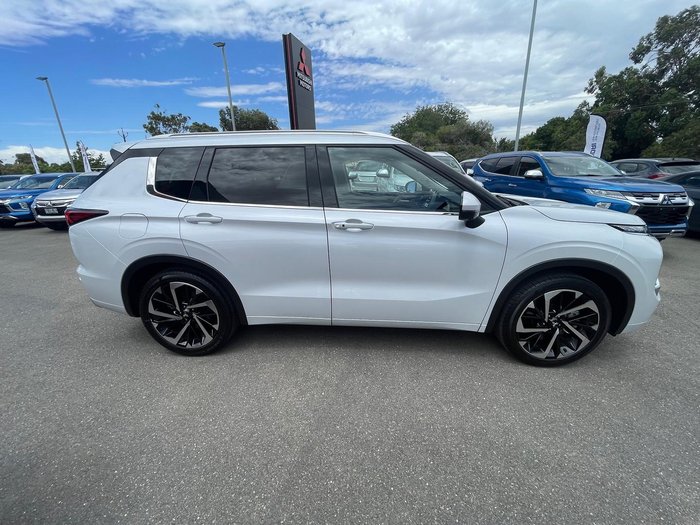 2024 Mitsubishi Outlander Exceed