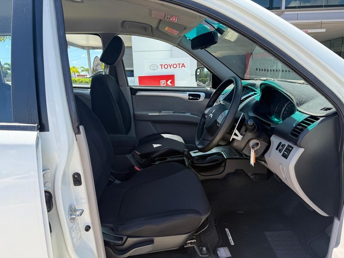 2011 Mitsubishi Challenger LS