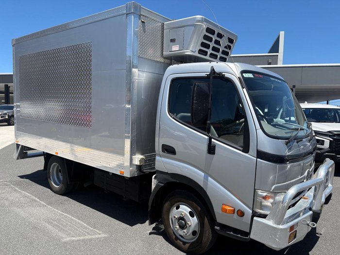 2010 Hino 300 Series 616 Short