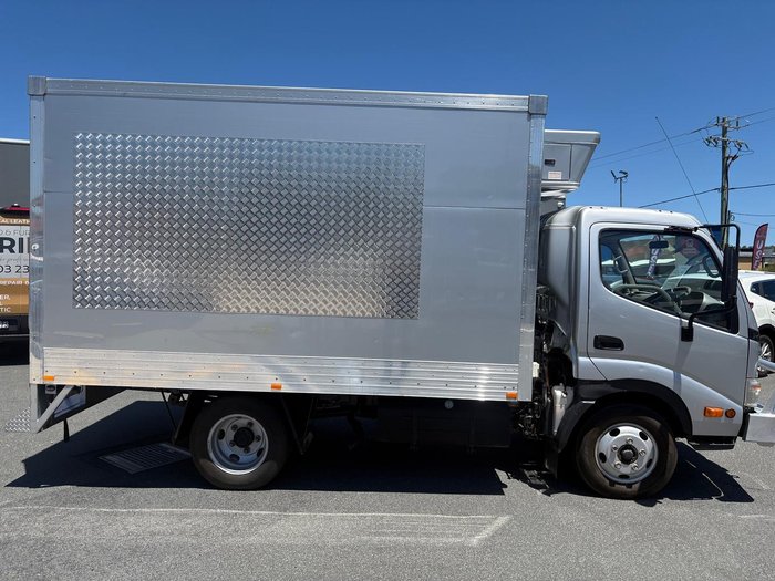 2010 Hino 300 Series 616 Short