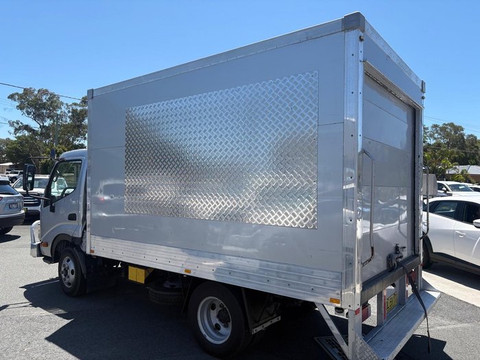 2010 Hino 300 Series 616 Short