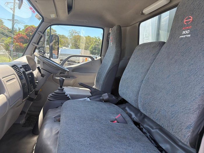 2010 Hino 300 Series 616 Short
