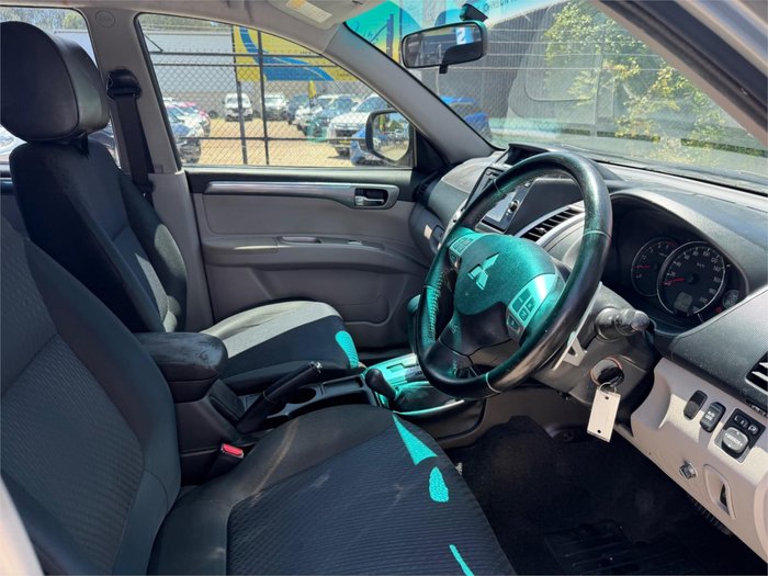 2015 MITSUBISHI CHALLENGER (4x4)