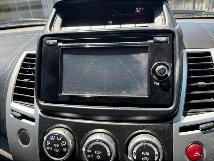 2015 MITSUBISHI CHALLENGER (4x4)