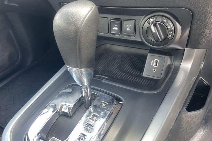 2022 Nissan Navara SL