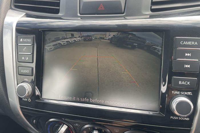 2022 Nissan Navara SL