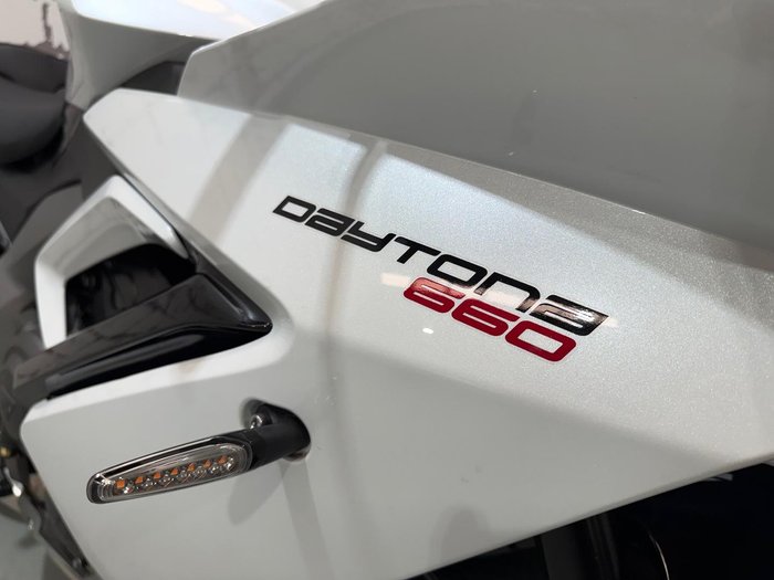 2025 Triumph Daytona 660 Daytona White