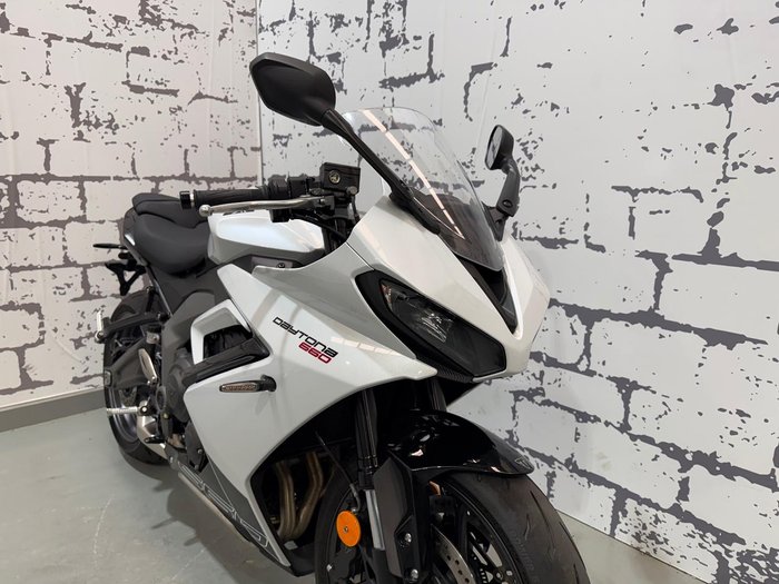 2025 Triumph Daytona 660 Daytona White