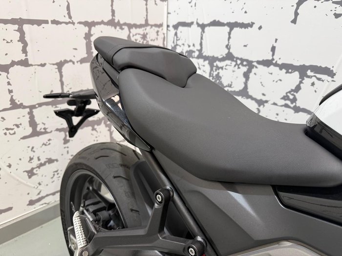 2025 Triumph Daytona 660 Daytona White