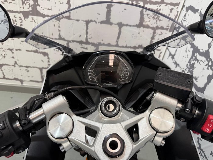 2025 Triumph Daytona 660 Daytona White