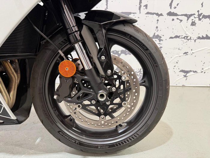 2025 Triumph Daytona 660 Daytona White