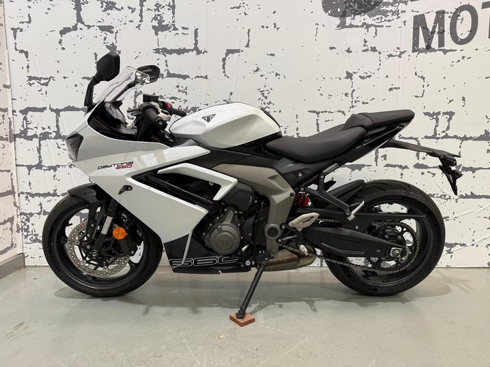 2025 Triumph Daytona 660 Daytona White