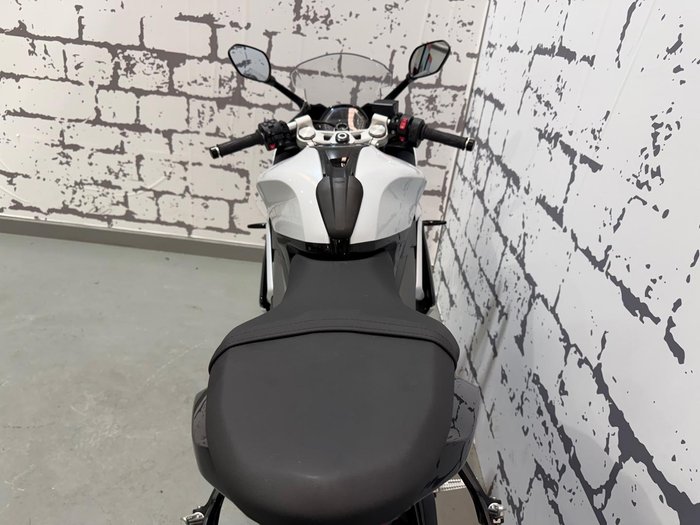 2025 Triumph Daytona 660 Daytona White