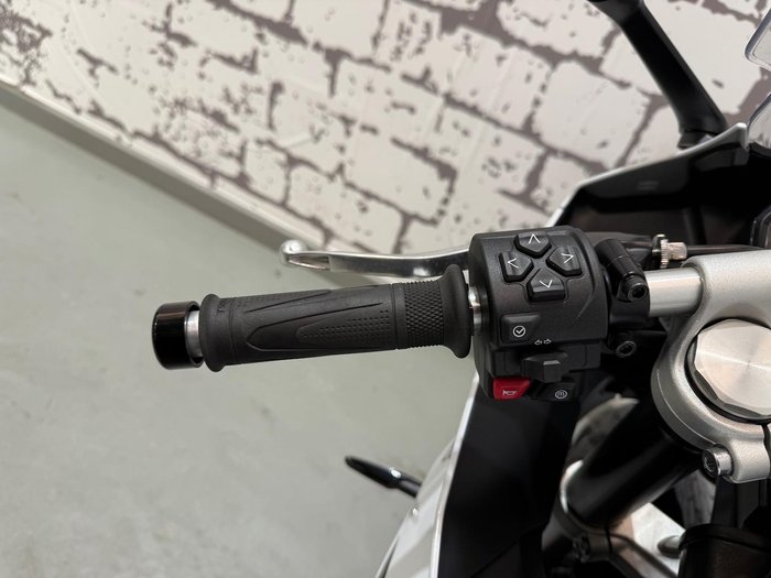 2025 Triumph Daytona 660 Daytona White